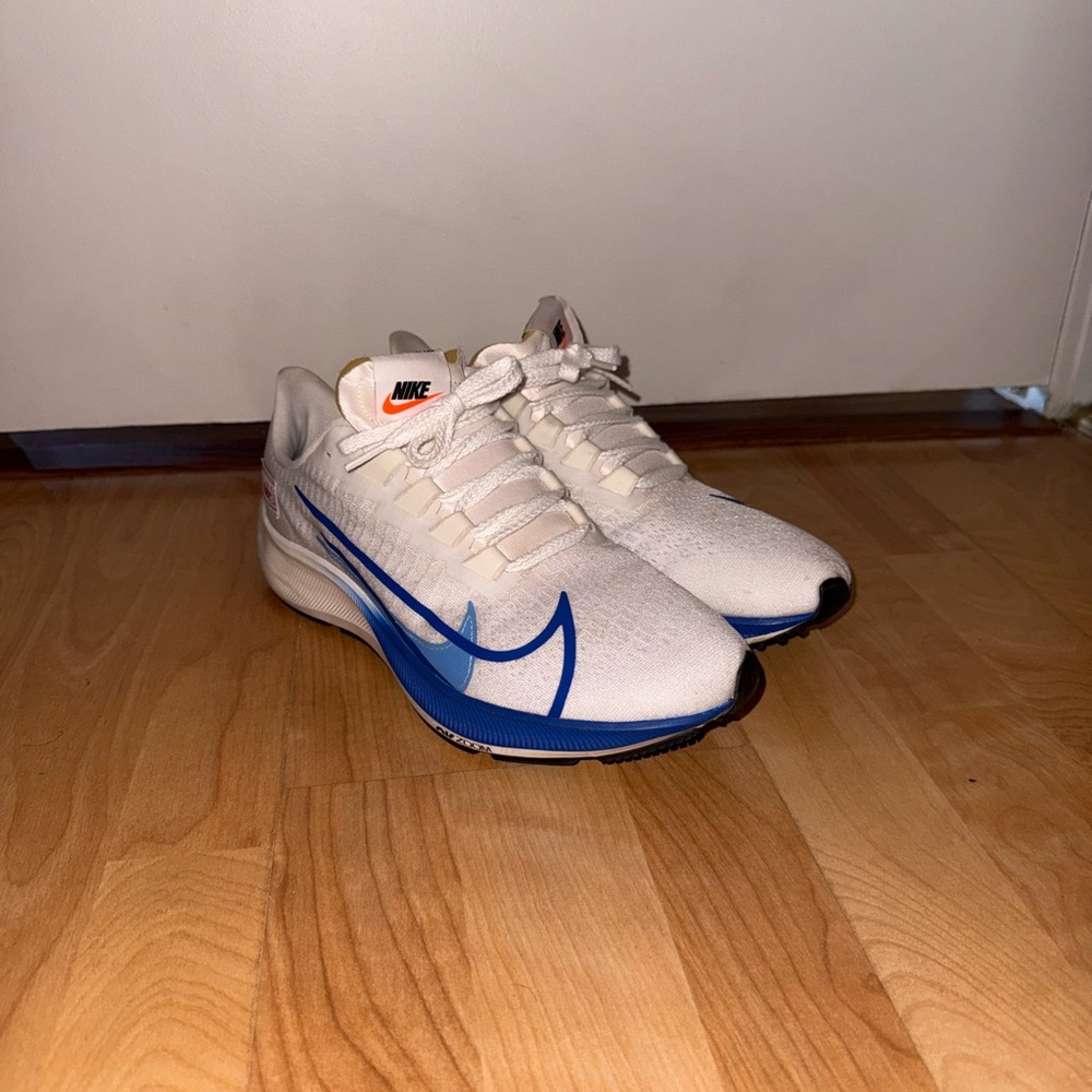 Nike Men's white and Blue Athletic Shoes